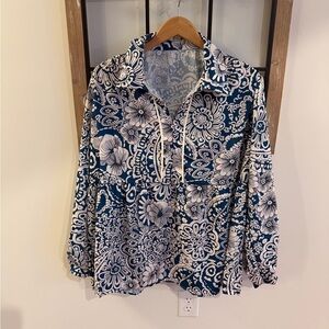 Floral Navy and White Women’s 2X Shirt NWOT.